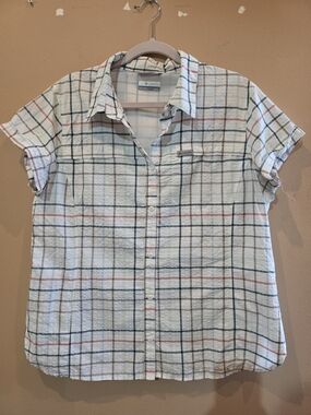 Columbia Women’s Short-Sleeve White Plaid Button-Up Shirt